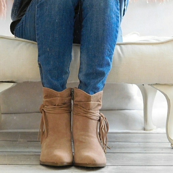 *2 LEFT* SZ 5.5 & 6 NIB-SUEDE ANKL BOOTS w/ FRINGE - Picture 7 of 8
